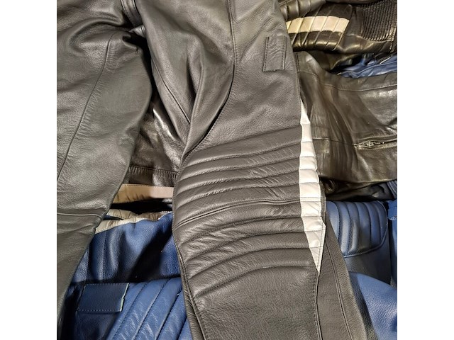 Partij lederen kleding - afbeelding 17 van  18
