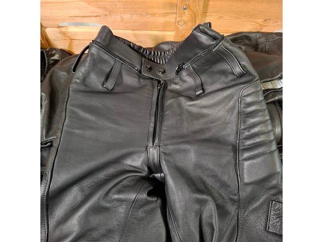 Partij lederen kleding - afbeelding 18 van  18