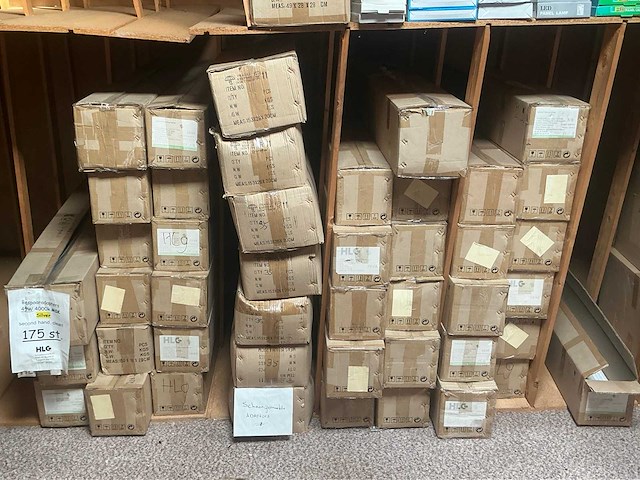 Partij ledverlichting, armaturen en ledspots o.a. hlg - afbeelding 35 van  46