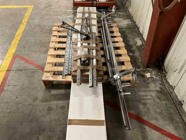 Partij legbord en kledingrek - afbeelding 4 van  4