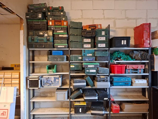 Partij lege gereedschapsboxen o.a. makita, bosch - afbeelding 1 van  10