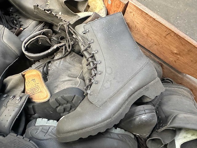 Partij legerkisten - afbeelding 1 van  4