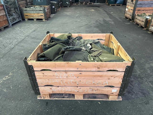 Partij legerkleding landmacht - afbeelding 1 van  3