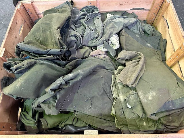 Partij legerkleding landmacht - afbeelding 2 van  3