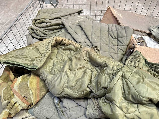 Partij legerkleding - afbeelding 2 van  4