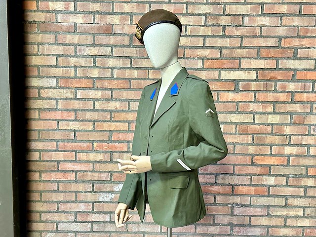 Partij legerkleding - afbeelding 1 van  7