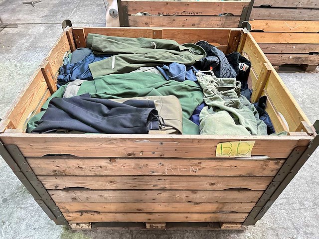 Partij legerkleding - afbeelding 4 van  7