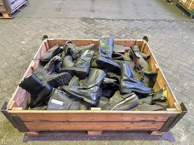 Partij legerlaarzen - afbeelding 2 van  4