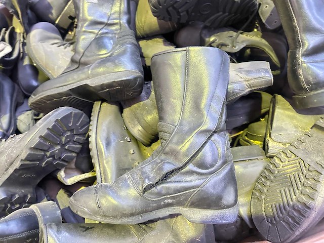 Partij legerlaarzen - afbeelding 3 van  4