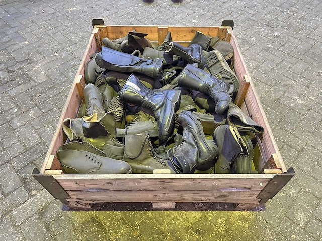 Partij legerlaarzen - afbeelding 4 van  4