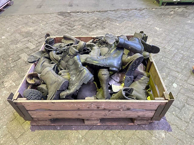Partij legerlaarzen - afbeelding 2 van  3
