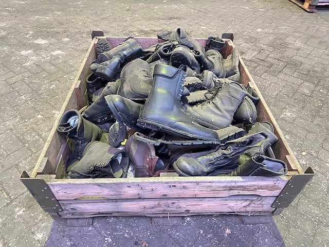 Partij legerlaarzen - afbeelding 3 van  3