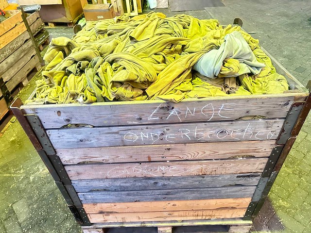 Partij legerondergoed - afbeelding 1 van  3