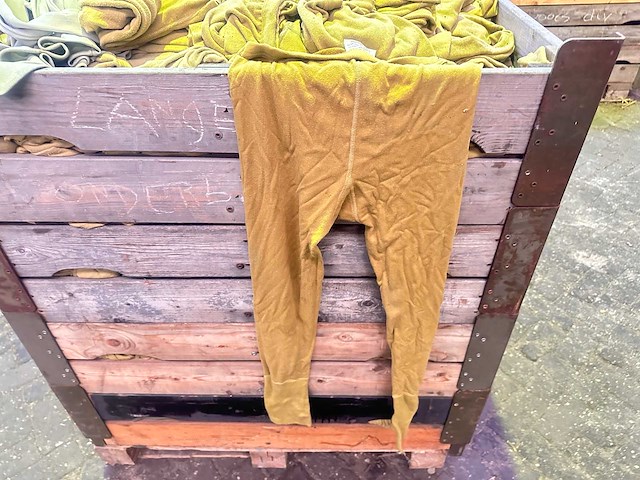 Partij legerondergoed - afbeelding 2 van  3