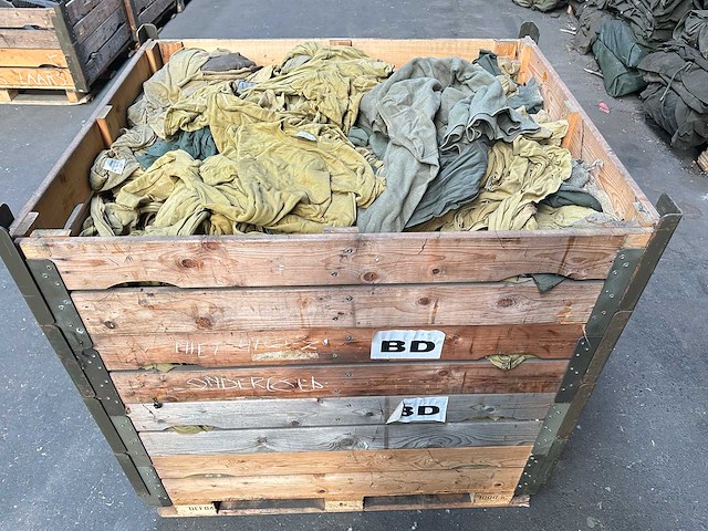 Partij legerondergoed - afbeelding 1 van  4