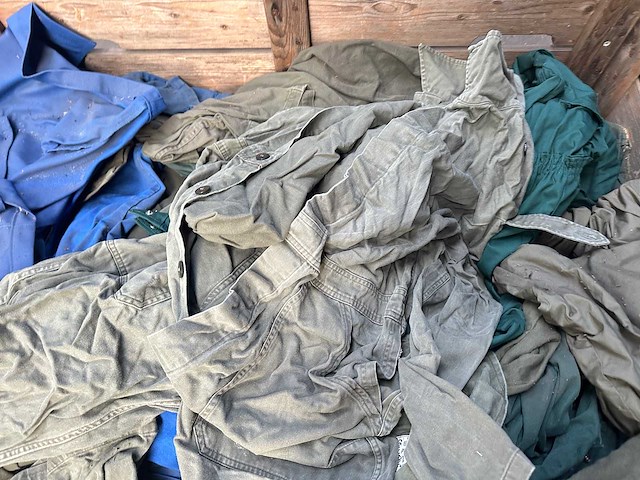 Partij legeroveralls - afbeelding 2 van  3