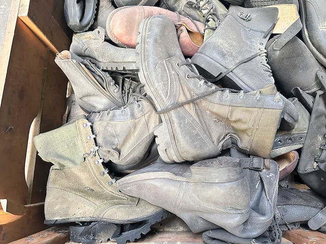 Partij legerschoenen - afbeelding 2 van  3