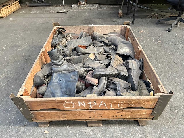 Partij legerschoenen - afbeelding 3 van  3