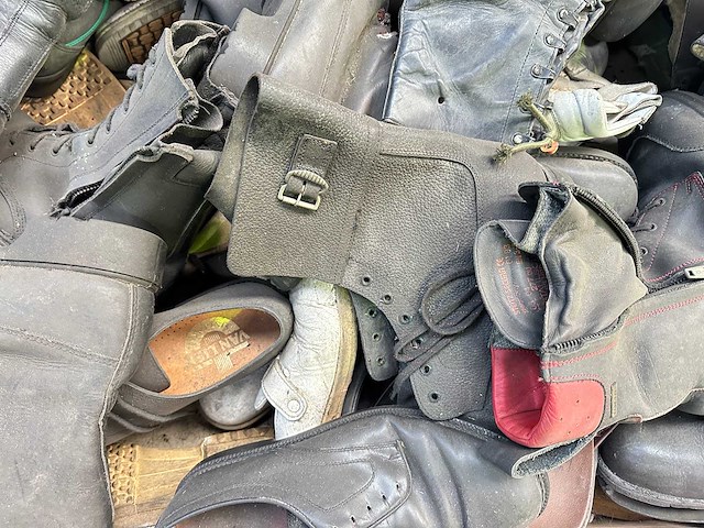 Partij legerschoenen - afbeelding 2 van  3