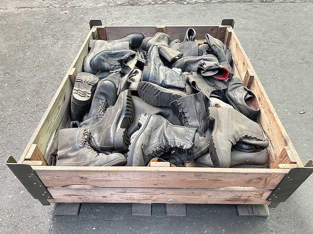 Partij legerschoenen - afbeelding 3 van  3