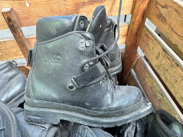 Partij legerschoenen - afbeelding 2 van  5