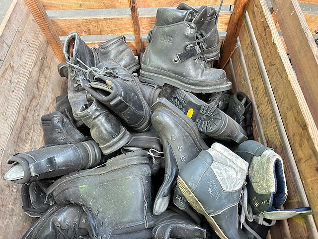 Partij legerschoenen - afbeelding 4 van  5