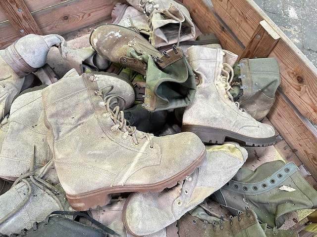 Partij legerschoenen - afbeelding 2 van  3