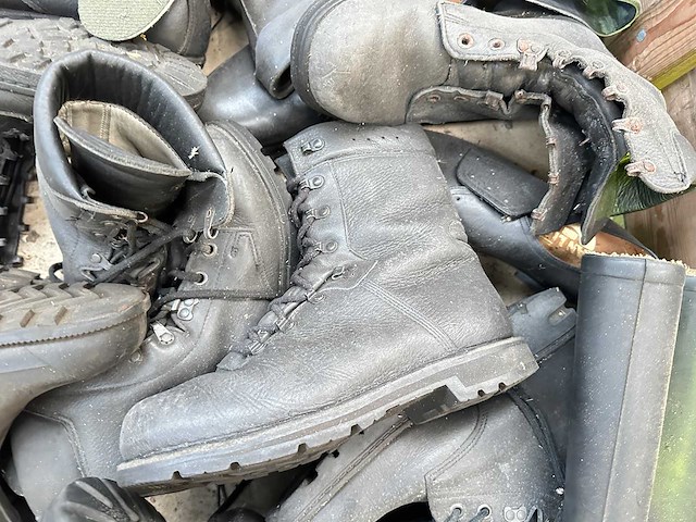 Partij legerschoenen - afbeelding 3 van  3