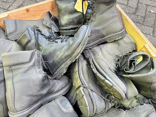 Partij legerschoenen - afbeelding 2 van  3