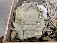Partij legertassen en banden - afbeelding 2 van  4