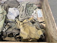 Partij legertassen en banden - afbeelding 3 van  4