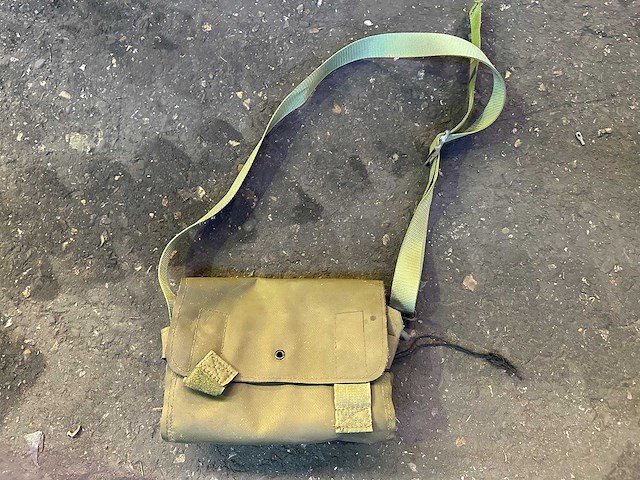 Partij legertassen en foedralen - afbeelding 2 van  7