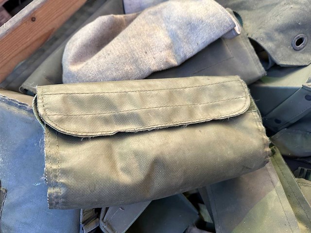 Partij legertassen en foedralen - afbeelding 4 van  7