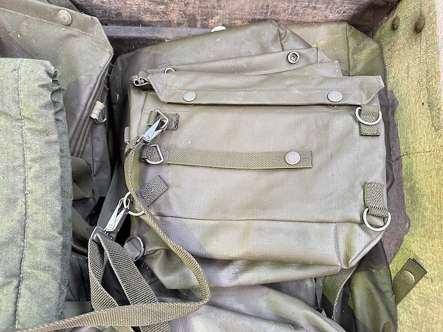 Partij legertassen - afbeelding 1 van  4