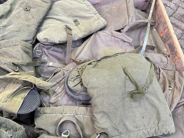 Partij legertassen - afbeelding 4 van  4