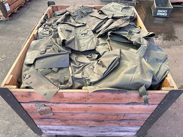 Partij legertassen - afbeelding 2 van  4