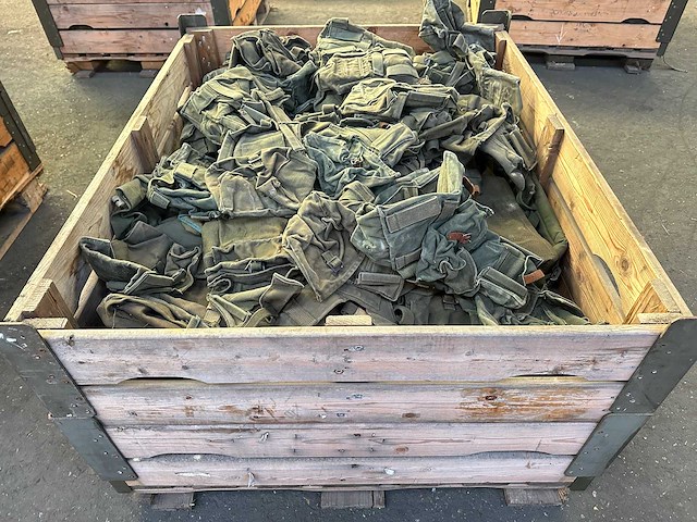 Partij legertassen - afbeelding 1 van  3