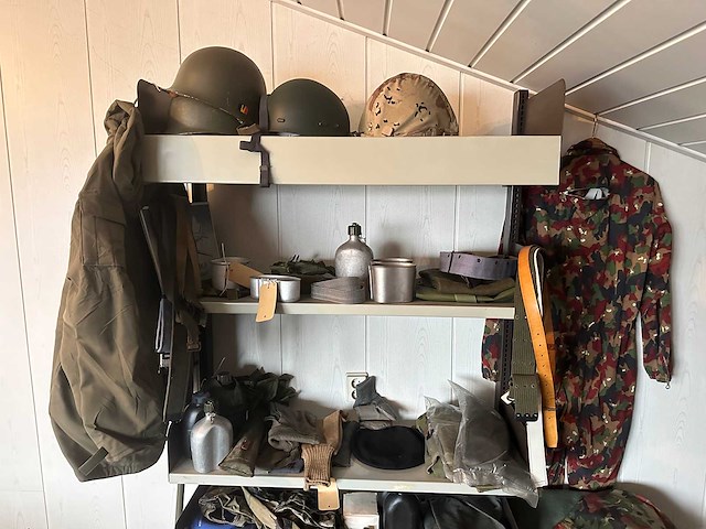 Partij legeruitrusting - afbeelding 2 van  9