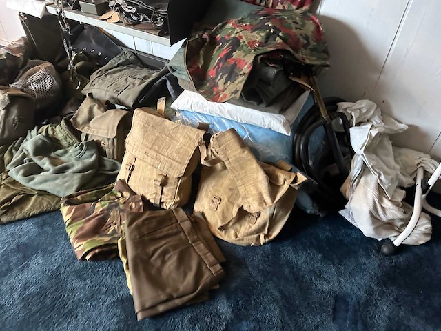 Partij legeruitrusting - afbeelding 6 van  9