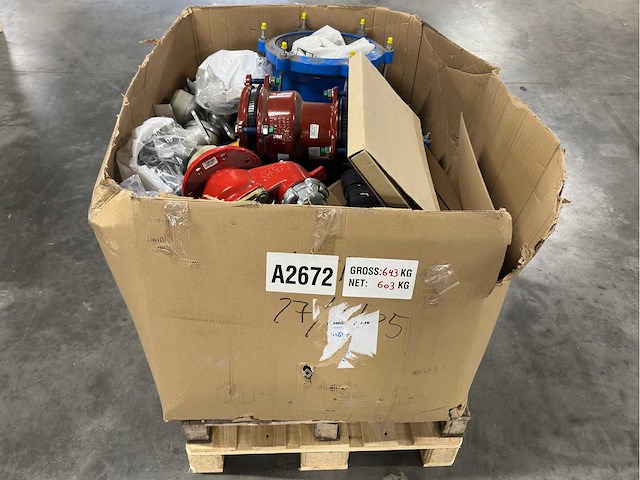 Partij leidingkoppelingen & appendages & kleppen (mix) (603kg) - afbeelding 1 van  9