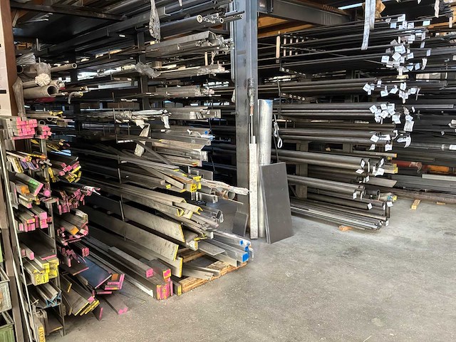 Partij lengte materiaal - afbeelding 2 van  22