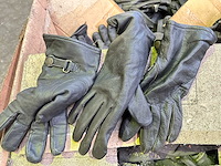 Partij leren handschoenen - afbeelding 1 van  4