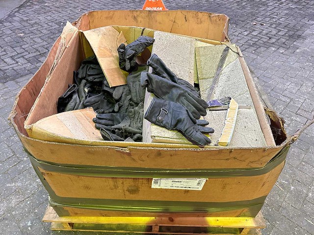 Partij leren handschoenen - afbeelding 2 van  4