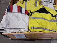 Partij leren jassen (zonder mouwen) - afbeelding 7 van  10