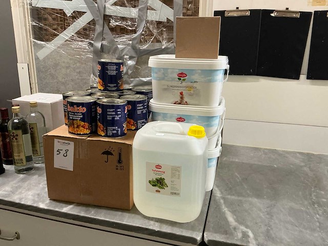 Partij levensmiddelen - afbeelding 1 van  9