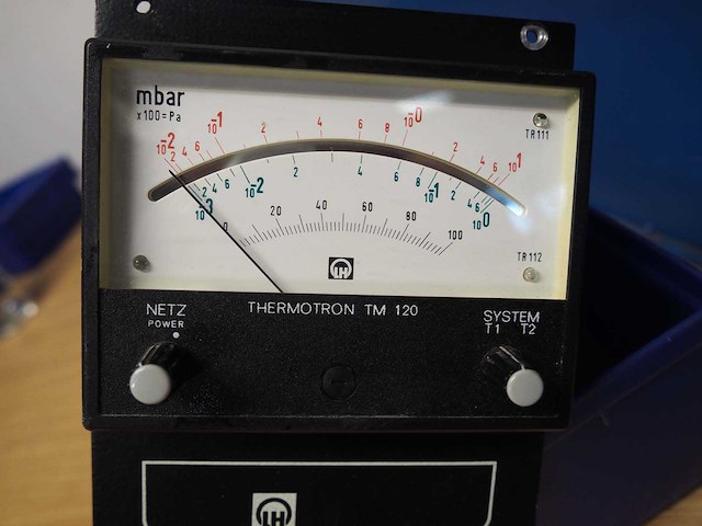 Partij leybold heraeus vacuum meters (thermotron tm 120 & 14/2 & piezovac pv 110) - afbeelding 2 van  7