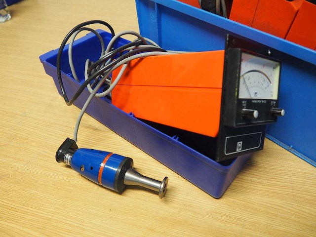 Partij leybold heraeus vacuum meters (thermotron tm 120 & 14/2 & piezovac pv 110) - afbeelding 7 van  7