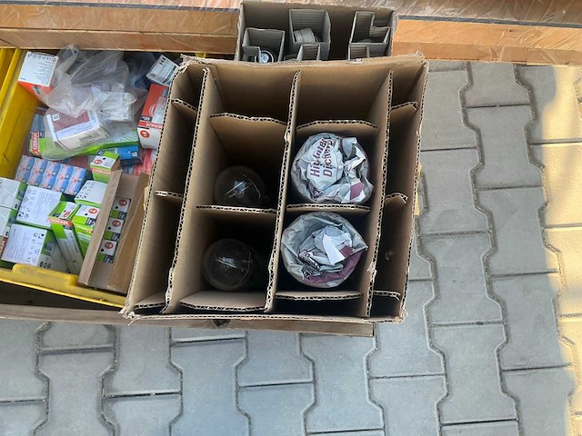 Partij lichtbronnen en heater tubes - afbeelding 1 van  7