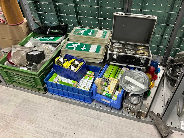 Partij lichtbronnen & noodverlichting - afbeelding 1 van  5