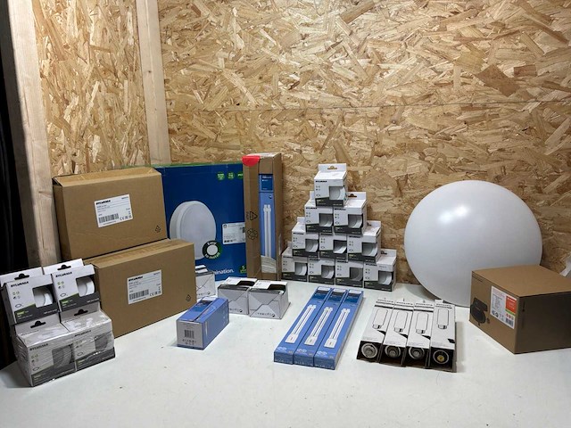 Partij lichtbronnen, wandlampen & spots - afbeelding 1 van  18